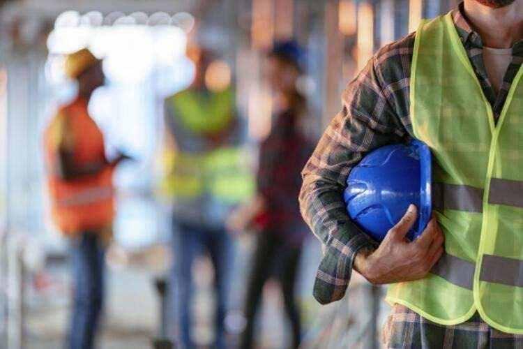 <p>Yüksek Mahkeme, hafta tatili izninin toplu olarak kullanıldığı durumda işçiye ayrıca 0,5 yevmiye daha ücret ödenmesinin gerektiğine dikkat çekti.</p>