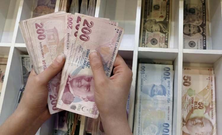 <p><strong>İşte Anne Projesi hangi illerde var, koşulları neler?</strong></p>

<p> </p>

<p>İŞKUR'un hayata geçirdiği projeden 15 yaş dâhil olmak üzere 0-15 yaş arası çocukları olan anneler yararlanabiliyor. Bu projeden evlat edinenler de yararlanabiliyor. Proje kapsamında mesleki eğitim kursları ya da işbaşı eğitim kurumlarına katılanlar devam ettikleri sürece ayda 3.300 lira alıyor.<br />
<br />
<br />
Türkiye'deki 81 ilde geçerli olan bu desteğe başvuru için İŞKUR'a kayıtlı işsiz olmak, işverenin birinci, ikinci dereceden akrabası veya eşi olmaması, işbaşı eğitim programına başvurulması gerekiyor.</p>

<p> </p>
