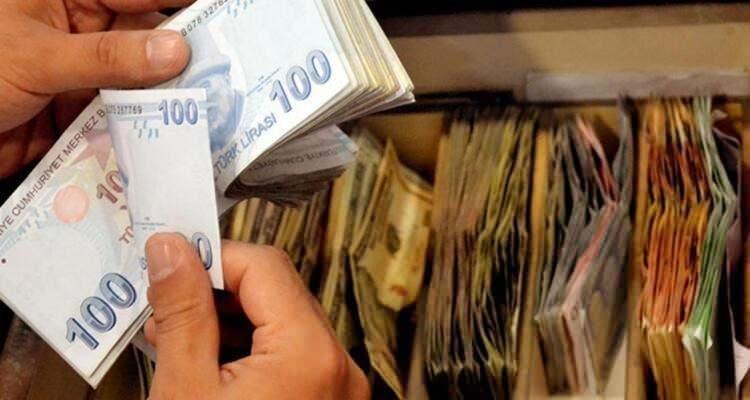 <p>Yüksek Mahkeme, hafta tatili izninin toplu olarak kullanıldığı durumda işçiye ayrıca 0,5 yevmiye daha ücret ödenmesinin gerektiğine dikkat çekti.</p>