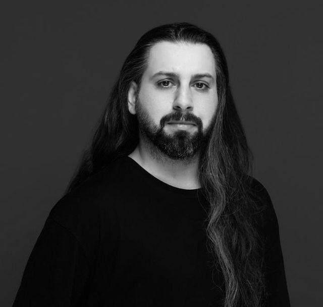 <p><strong>Uzun sa&ccedil;ları ve sakallarıyla g&uuml;ndeme bomba gibi d&uuml;şen oyuncu her ne kadar k&ouml;t&uuml; bir karakteri oynasada performansı taktir topladı.</strong></p>
