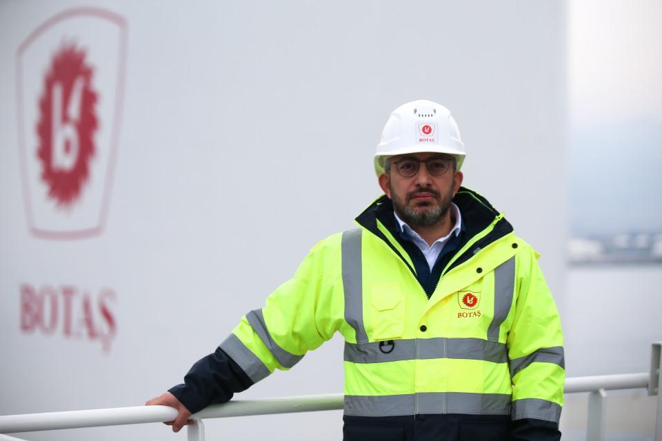 <p>İşlem sürecine ilişkin değerlendirmelerde bulunan Pamukçu, uluslararası piyasalardan temin edilen LNG kargolarının Ertuğrul Gazi'ye yanaşarak gemiden gemiye aktarım yaptığını anlattı.</p>
<p> </p>