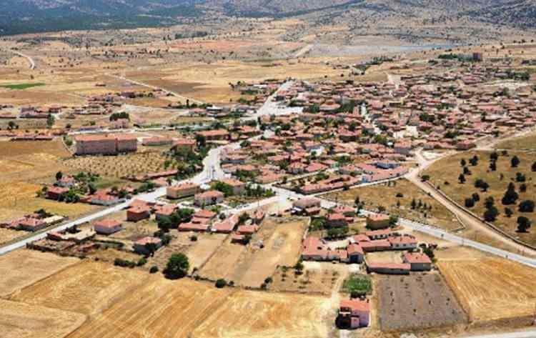 <p>Eskişehir'in Han ilçesi 2 bin 45 kişiyle nüfusu en düşük ikinci ilçe olurken</p>