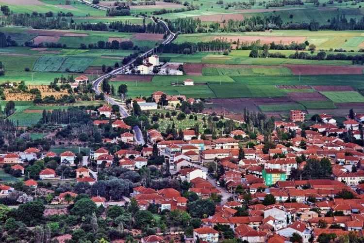 <p>Afyonkarahisar'ın Kızılören ilçesi 2 bin 161,</p>