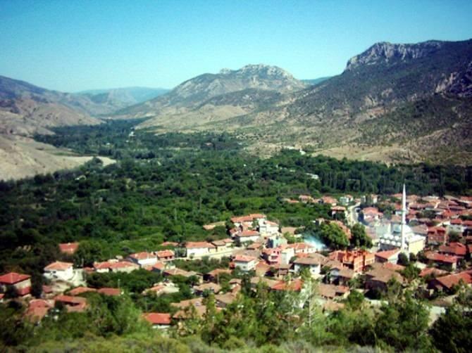 <p>Bilecik'in İnhisar ilçesi 2 bin 183 kişiyle en az kalabalık diğer ilçeler olarak sıralandı.</p>