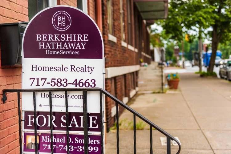 <p><strong>6. BERKSHIRE HATHAWAY</strong></p>
<p>Sigortacılık</p>