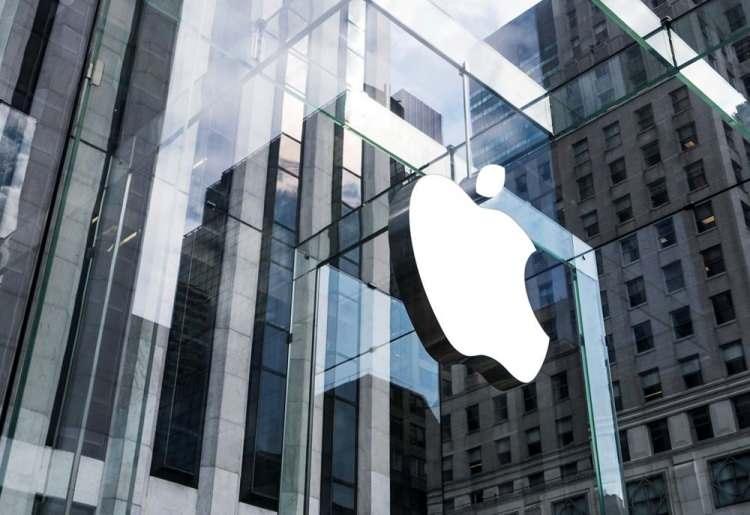 <p><strong>1. APPLE</strong></p>
<p>Teknoloji </p>
<p><span style="color:rgb(51, 51, 51)"> </span><strong>355,1 milyar dolar değeri ile ilk sırada</strong></p>