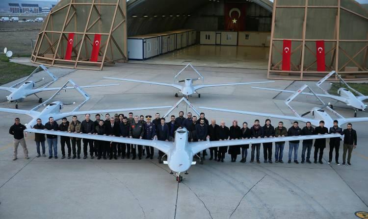 <p>Etkinliğin katılımcılarından Güney Afrika Yatırım Ofisi Başkanı Yunus Hoosen, Güney Afrikalı iş insanları Ahmad Amla ve Hoseen Kareem ile DEFY şirketinin Üst Düzey Yöneticisi (CEO) Mustafa Soylu, Türkiye-Güney Afrika ilişkilerinin potansiyelini ve karşılıklı ortaklık fırsatlarını AA muhabirine değerlendirdi.</p>
