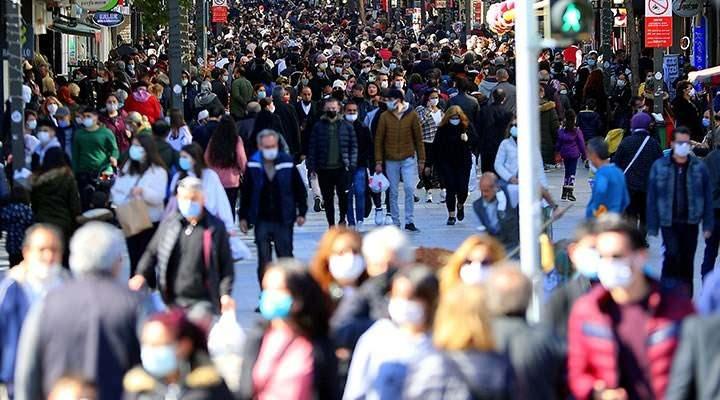 <p>Lyngse, “Eğer, daha önce Omicron’un orjinal versiyonuna yakalanıp atlatan biri BA.2 ile yeniden enfekte olursa, bu pandeminin beklediğimizden daha uzun süreceği anlamına gelir. dalganın beklediğimizden daha uzun süre devam etmesine izin verecek” diye konuştu. </p>

<p>Bununla birlikte, Kopenhag'daki Rigshospitalet'te klinik bir immünolog olan Prof. Dr.  Peter Garred, Danimarka'nın ve diğer yüksek oranda aşılanmış Avrupa ülkelerinin "BA.2'yi oldukça iyi yöneteceğini" öngördü. </p>

