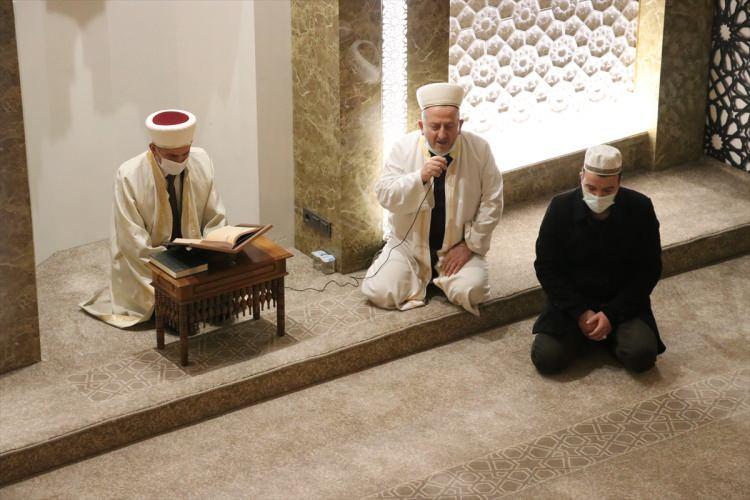 <p><strong>ZONGULDAK</strong></p>

<p>&Uuml;&ccedil; ayların m&uuml;jdecisi Regaip Kandili vesilesiyle Zonguldak'ta program d&uuml;zenlendi.</p>
