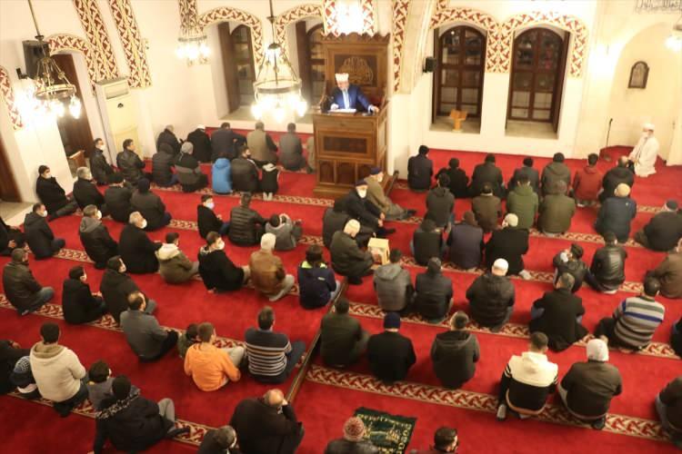 <p><strong>HATAY</strong></p>

<p>Hatay'da Anadolu'da inşa edilen ilk cami olma &ouml;zelliğini taşıyan Habib-i Neccar Camisi'nde Regaip Kandili dolayısıyla mevlit programı d&uuml;zenlendi.</p>
