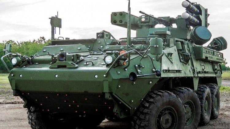 <p><strong>PLATFORM SORULARI: TEKERLEKLİ Mİ PALETLİ Mİ; İNSANLI MI İNSANSIZ MI?</strong></p>

<p>ABD Kara Kuvvetleri, ihale sürecinde tekerlekli ve paletli platform tercihi arasında uzun bir süre kararsız kaldı. Nitekim, o dönemde Leonardo DRS'nin en güçlü rakipleri arasında olan BAE Systems, paletli Bradley zırhlı muharebe aracını esas alan bir konfigürasyonu tercih etmişti. </p>
