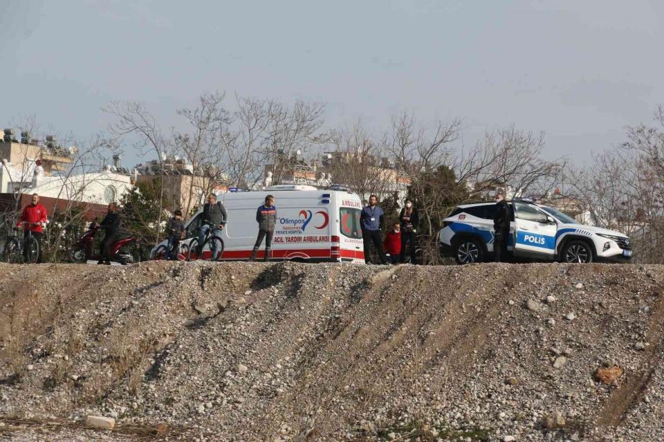 <p>Olay sonrasında çok korktuğunu belirten Süreyya Özdemir ise “Teşekkür ederim ekiplere. Ne olduğunu hatırlamıyorum. Araç devrilecek sandım” dedi.</p>
