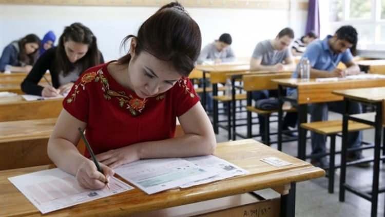 <p><strong>5- Bazı programlardaki "başarı sırası koşulu" uygulaması devam edecek mi?</strong></p>
<p>Tıp, diş hekimliği, eczacılık, hukuk, mimarlık, mühendislik ve öğretmenlik programlarını tercih edebilmek için gerekli olan en düşük başarı sırası koşulu uygulanması sürecek.</p>
<p>Buna göre, bu yılki hukuk programlarına yerleştirme işlemlerinde EA en düşük 100 bininci, mühendislik programlarına yerleştirme işlemlerinde SAY en düşük 300 bininci, mimarlık programlarına yerleştirme işlemlerinde SAY en düşük 250 bininci, tıp programlarına yerleştirme işlemlerinde SAY en düşük 50 bininci, öğretmenlik programlarına yerleştirme işlemlerinde ilgili puan türünde en düşük 300 bininci, eczacılık programlarına yerleştirme işlemlerinde SAY en düşük 100 bininci, diş hekimliği programlarına yerleştirme işlemlerinde SAY en düşük 80 bininci olmak gerekecek.</p>