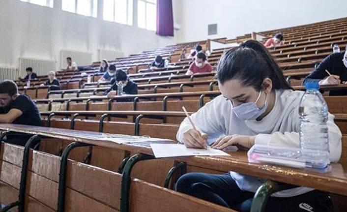 <p><strong>10- 2022 YKS için nasıl başvuru yapılabilecek?</strong></p>
<p>18-19 Haziran'da yapılacak 2022-YKS'nin başvuru kılavuzu "https://osym.gov.tr" sitesinde yayımlandı. Başvurular, 7 Mart'a kadar ÖSYM'nin "https://ais.osym.gov.tr" internet adresinden veya ÖSYM Aday İşlemleri Mobil Uygulamasından yapabilecek.</p>