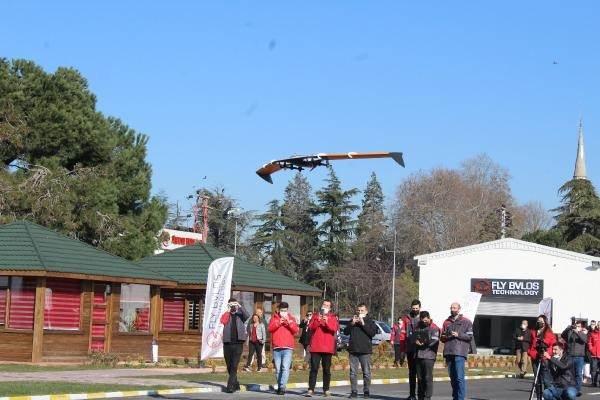 <p>Bu dron 15 kilogram asgari yük taşıyabilecek. Şu anda sınırı şu anda 15 kilogram, daha sonra yapılacak yatırımlarla daha büyük yükler taşınabilecek duruma geleceğiz.</p>
