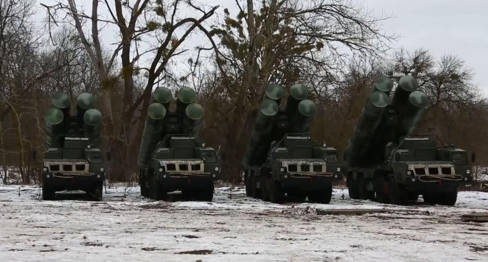 <p>Rusya Federasyonu, Belarus’ta 10-20 Şubat arasında devam etmesi beklenen Birlik Kararlılığı-2022 tatbikatının ikinci etabına başladı.</p>
