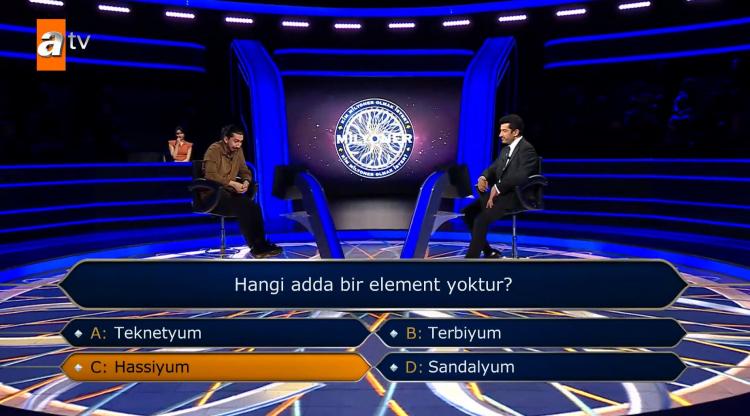 <p><span style="color:#800080"><strong>Çift joker hakkını kullanan yarışmacı ilk olarak C şıkkı Hassiyum'u seçti ancak cevap yanlış çıktı.</strong></span></p>
