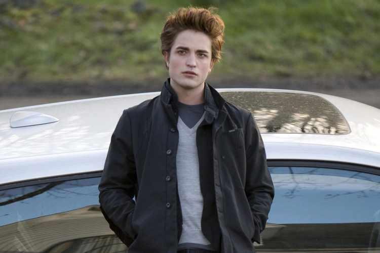 <p><strong>İlk olarak Harry Potter Ateş Kadehi serisinde karşımıza çıkan Robert Pattinson, yükselişi ise Alacakaranlık serisiyle yakalamıştı. </strong></p>
