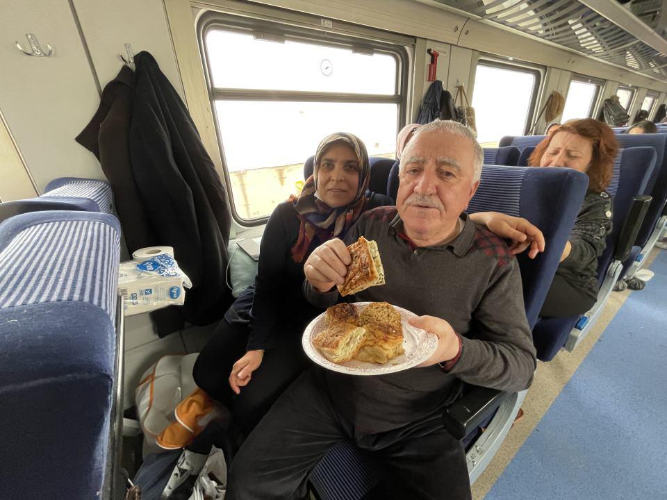 <p>Yolculuğa Kayseri'den başladığını anlatan Ödünçalmaz, bir akrabasının önerisiyle Vangölü Ekspresi'ni tercih ettiğini belirtti.</p>

<p> </p>
