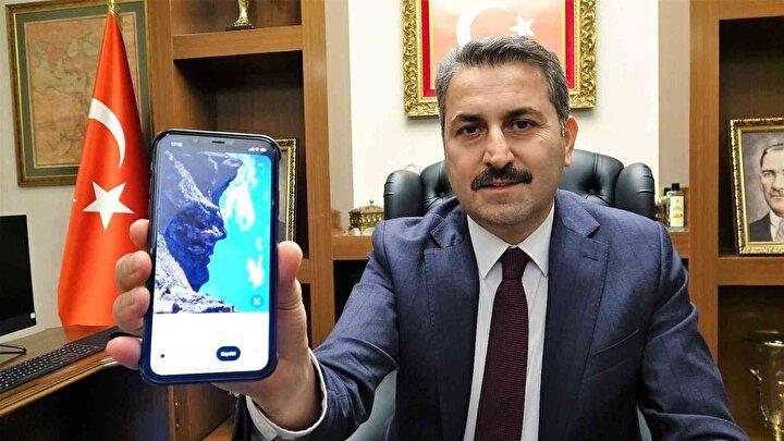 <p>Işıklandırma yapılarak gece de belirgin hale getirilecek<br />
<br />
<br />
Tokat Belediye Başkanı Eyüp Eroğlu, tarihi kaledeki insan yüzü siluetinin yaklaşık 15 yıl önce bir fotoğraf sanatçısı tarafından fark edildiğini söyledi.</p>
