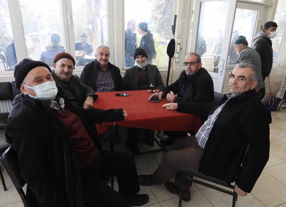 <p><strong>SU İÇİN JENERATÖR KULLANDILAR, GÜNDE 1500 LİRA HARCADILAR</strong></p>
<p>Köyün su pompası da elektrik olmadığı için çalışmadı. Su sorunu yaşanmaması için köy muhtarı Selçuk Öztürk, jeneratör getirerek günde 1500 liralık akaryakıtla çalıştırıp, su sorunu yaşanmasının önüne geçti. </p>