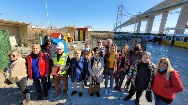 <p> Bakıma muhtaç sokak hayvanlarını bizim barınağa koymak istediklerini ilettiler. Biz de olumlu cevap verdik. Bu şekilde yaklaşık 30'a yakın köpeğimiz oldu. Öncelikle bakıma muhtaç hayvanlarla yavruları almaya çalışıyoruz ki hayatlarını devam ettirebilsinler. Elimizden geldiği kadar muhtaç olan sokak köpeklerine bakmaya devam edeceğiz. </p>
