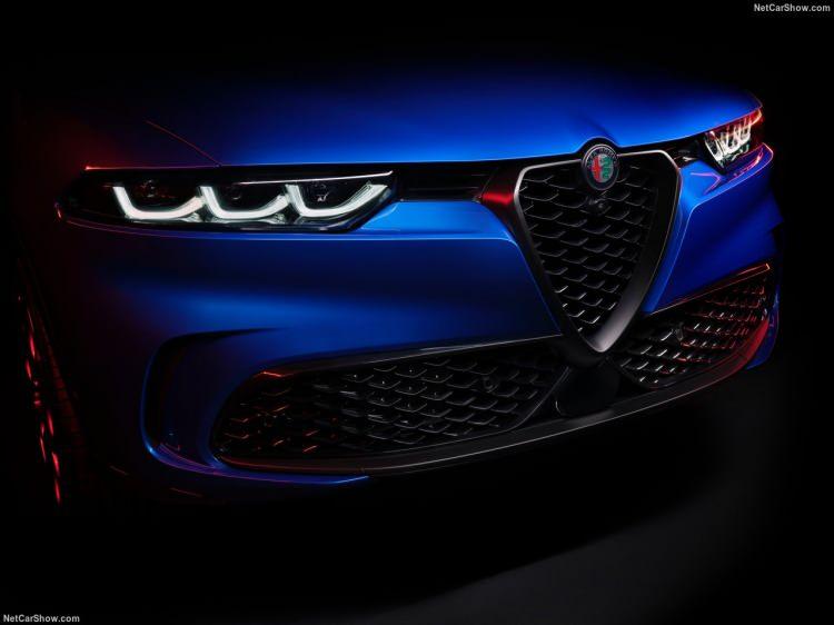 <p>Alfa Romeo'nun yeni kompakt SUV modeli Tonale, konsept modelin çıkışından 3 yıl sonra tanıtıldı.</p>

<p> </p>
