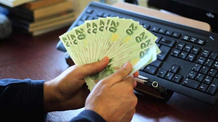 <p>ÜCRETLER NE KADAR?</p>
<p>Bilirkişilik başvurusu için en fazla 3 temel uzmanlık alanı ve seçilen temel uzmanlık alanları altında en fazla 3 alt uzmanlık alanı seçim sınırı bulunuyor. İlk kez bilirkişilik yapacak olan ve başvurusu kabul edilenler 24 saat eğitime tabi tutuluyor.</p>
