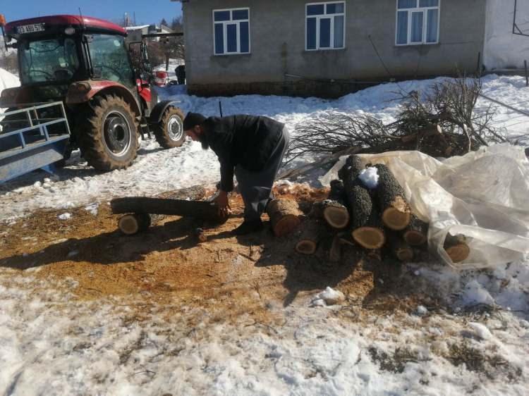 <p><strong>KIŞ ŞARTLARI ZOR</strong></p>
<p> </p>
<p>Köy sakinlerinden Semihe Yılmaz ise "Köyümüz eskiden kalabalıktı, okulumuz vardı. Gençler evlenip şehre göç edenler oldu. Şimdilerde köyde yaşlılar kaldı onlar da sadece yazın geliyor. Kış şartları zor olduğu için köyde duramıyorlar.</p>