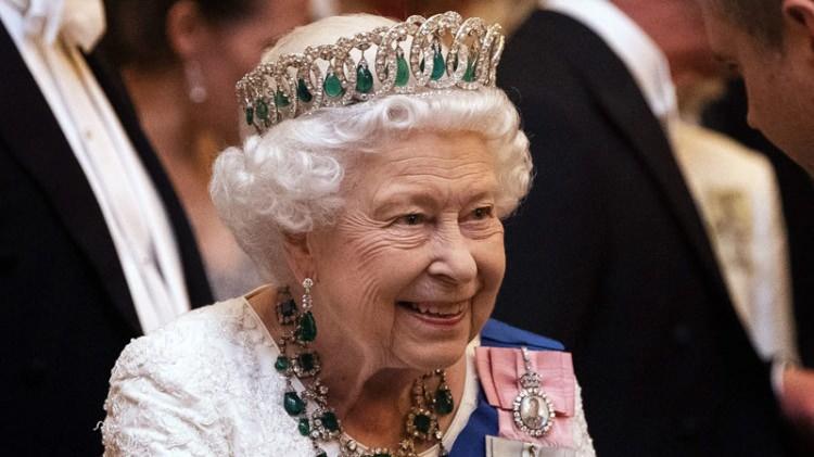 <p><span style="color:#800080"><strong>İngiltere Kraliçesi II.Elizabeth, tahta geçişinin 70'inci yıl dönümü için düzenlenen Platinyum Jübile'si için yayınladığı mektupta gelini Camilla Parker Bowles'a şaşırtan bir jest yaptı. </strong></span></p>

<p> </p>
