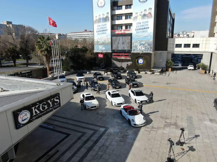 <p>Ayrıca Almanya, Yunanistan ve İsveç'ten 4 aracın İnterpol tarafından çalıntı kaydının olduğu ve aranma listesinde olduğu belirlendi.</p>
