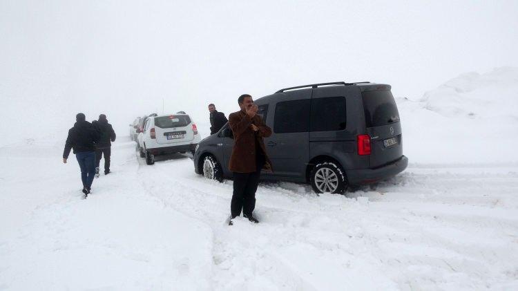 <p>Bugünde vatandaşlara yolu açtık ve kendilerini köylere ulaştırdık” diye konuştu.</p>
