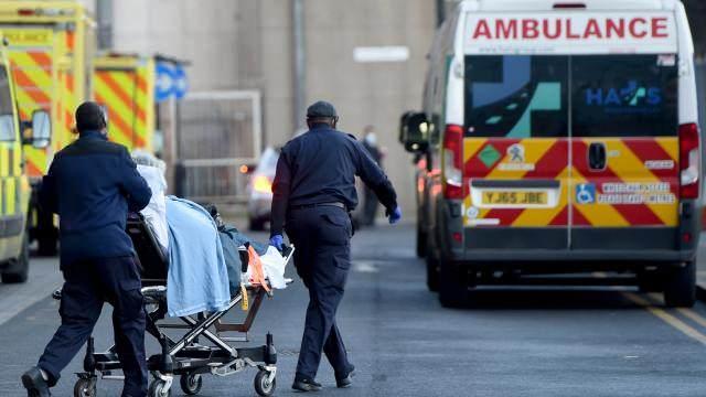 <p>Sağlık yetkilileri, Bedfordshire'daki 1 kişinin bu hastalığa yakalandıktan sonra öldüğünü ve ülkede teyit edilen toplam vaka sayısının 3'e yükseldiğini bildirdi.</p>
