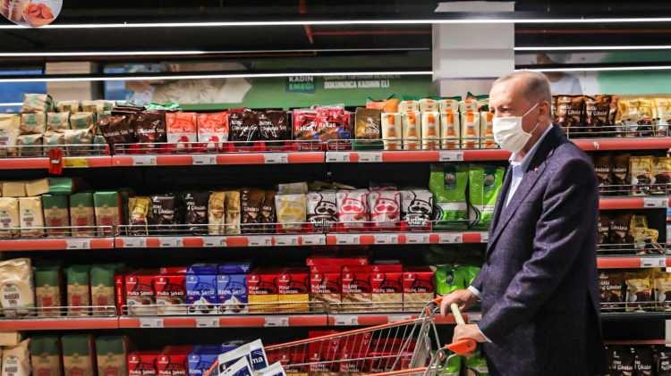 <p>Cumhurbaşkanı Recep Tayyip Erdoğan’ın temel gıda maddelerinde KDV’nin yüzde 8’den yüzde 1’e indirildiğini açıklamasının ardından buna ilişkin mevzuat düzenlemesi de Resmi Gazete’de yayınlandı. İndirimli KDV oranları 14 Şubat’tan itibaren geçerli olacak.</p>

<p> </p>
