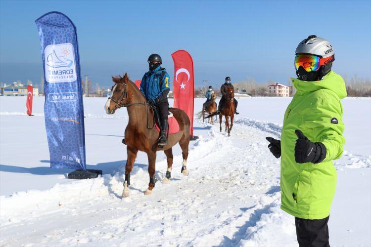 <p>Salgının yavaş yavaş etkisinin azaldığı bu yıl iç ve dış turizmin ciddi bir ivme kazanacağını düşünüyoruz. Bu anlamda her mevsim bölgeye dikkat çekmek, turizmle, güzel çalışmalarla öne çıkmasını istiyoruz."</p>
