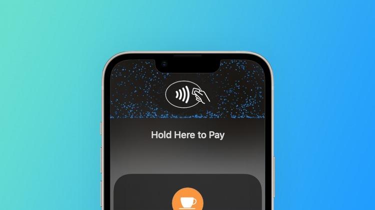 <p><span style="color:#FF0000"><strong>APPLE KULLANICILARI TEMASSIZ ÖDEME YAPABİLECEK</strong></span></p>
<p>Konuya ilişkin söylentiler doğru çıktı ve Apple, işletmelerin mobil cihazları temassız ödemeler için bir ödeme terminali olarak kullanmalarına olanak tanıyan "Tap to Pay (Dokun ve öde)" özelliğini kullanıma sunmayı planladığını duyurdu. Artık Apple kullanıcıları, "temassız kredi ve banka kartlarından ve diğer dijital cüzdanlardan" ödeme yapabilecek.</p>