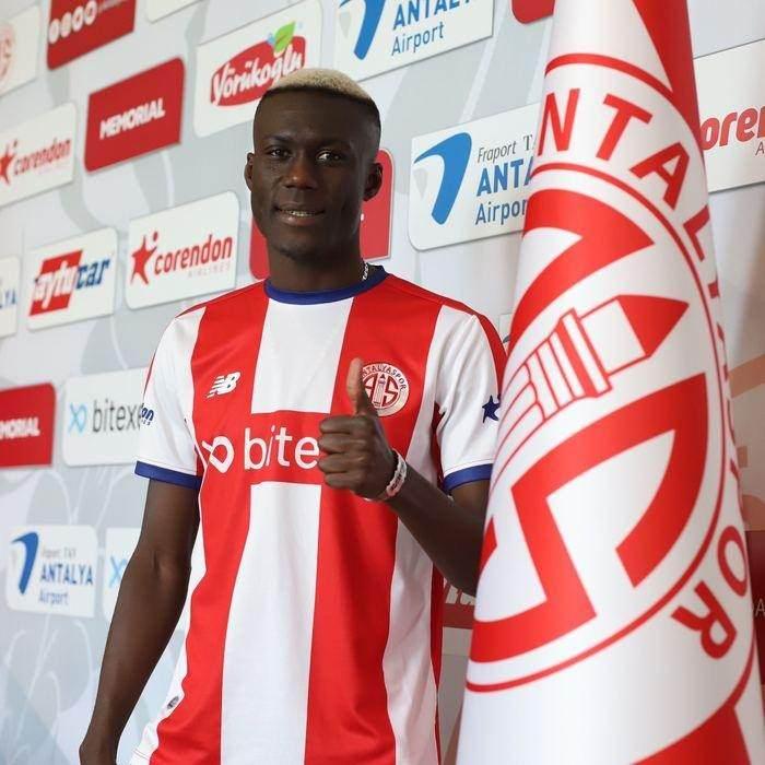 <p>Alassane Ndao</p>
<p>Al Ahli -> Antalyaspor</p>
<p>Bonservis: Kiralık</p>
