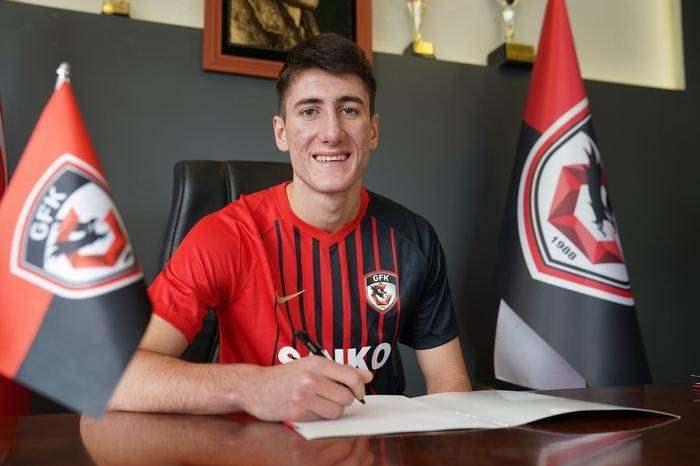 <p>Luka Stankovski</p>
<p>Rabotnicki -> Gaziantep FK</p>
<p>Bonservis: 600 bin Euro</p>