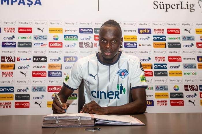 <p>Mamadou Fall</p>
<p>Charleroi -> Kasımpaşa</p>
<p>Bonservis: Açıklanmadı</p>