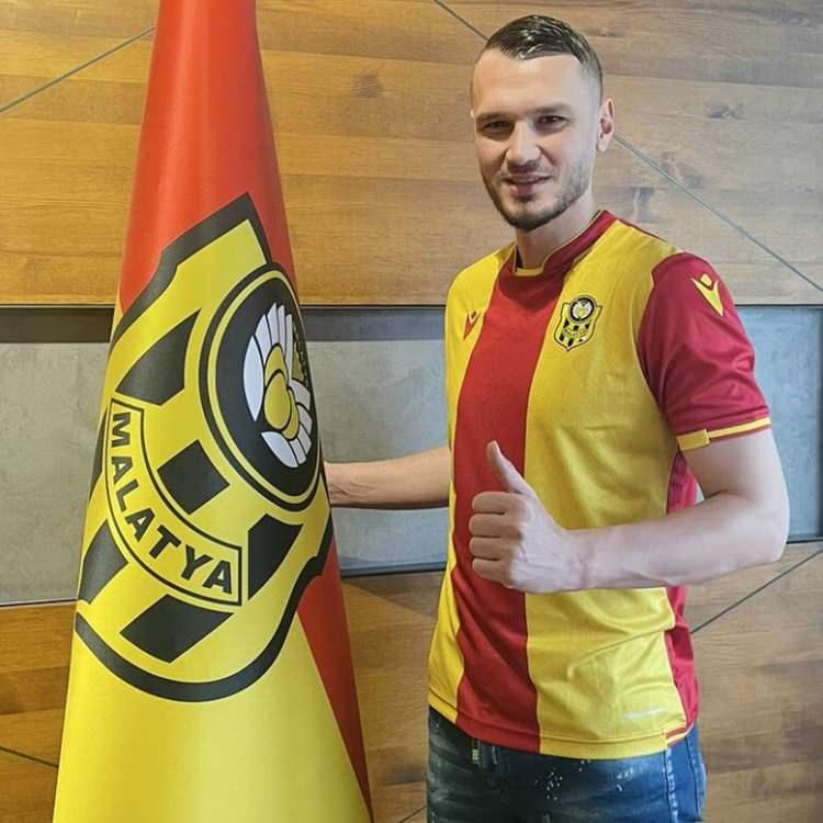 <p>Barış Başdaş</p>

<p>Samsunspor-> Yeni Malatyaspor</p>

<p>Bonservis: Açıklanmadı</p>
