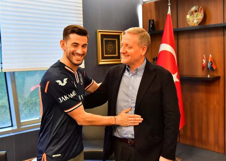 <p>Pizzi</p>

<p>Benfica -> Başakşehir</p>

<p>Bonservis: Kiralık</p>
