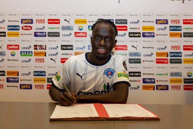 <p>Awer Mabil<br />
<br />
Midtjylland -> Kasımpaşa<br />
<br />
Bonservis: Açıklanmadı</p>
