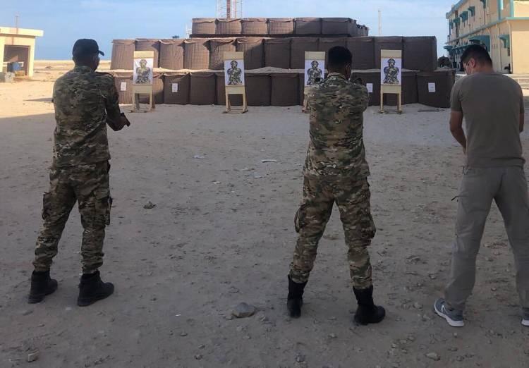 <p>Türk Silahlı Kuvvetleri (TSK) unsurlarının verdiği Temel Muharebe Eğitimi’ni tamamlayan Libyalı askerler için başkent Trablus'taki Ömer Muhtar Müşterek Kara Eğitim Merkezi’nde mezuniyet töreni düzenlendi.</p>

