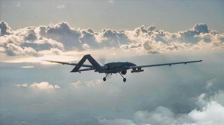 <p><strong>BAYRAKTAR TB-2</strong></p>
<p>Türkiye geliştirdiği yerli ve milli İHA/SİHA'larla tüm dünyanın dikkatini çekerken yeni modellerin geliştirmeleri de tüm hızıyla sürüyor. İşte son olarak Taarruzi İnsansız Hava Aracı (TİHA) AKINCI'yı envanterine alan Türkiye'nin insansız hava araçları filosu.</p>