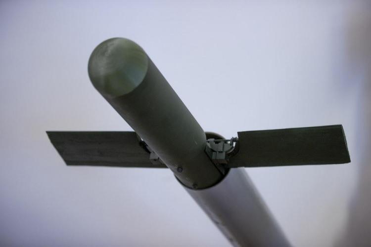 <p>Transvaro İcra Kurulu Üyesi Güray Ali Canlı, AA muhabirine yaptığı açıklamada, Fedai'nin, kamikaze İHA/drone saldırılarını durdurmak amacıyla geliştirilen bir koruma sistemi olduğunu ama ihtiyaç doğrultusunda ilerleyen dönemde aracının kendisinin de saldırı amacıyla kullanılabileceğini söyledi. Bu tür insansız sistemlerin son yıllarda çok hızlı geliştiğini ifade eden Canlı, otonom ve sürü halinde uçan saldırı dronlarını durdurmanın neredeyse imkansız hale geldiğine dikkati çekti.</p>