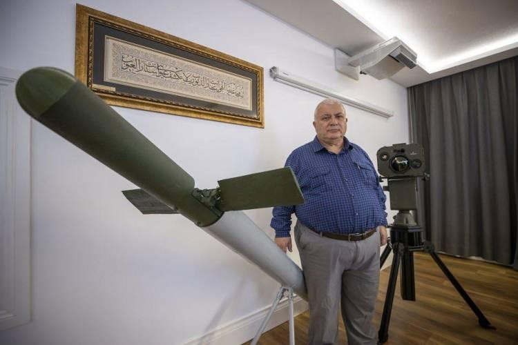 <p><strong>"Vidasına kadar Türk firmalarının"</strong></p>
<p>Fedai'yi geliştirme sürecinde gelinen aşamaya ilişkin de bilgiler veren Canlı, şunları kaydetti: "Fedai'nin kalıpları, modellemeleri, hesaplamaları, optik aracısı, LİDAR'ı bitti, fırlatma tüpü yapılıyor. İlk başta fırlatma tüpünden atacağız. Karbon kalıpları bitti, Garanti Kompozit firmamız tarafından yapılıyor.</p>