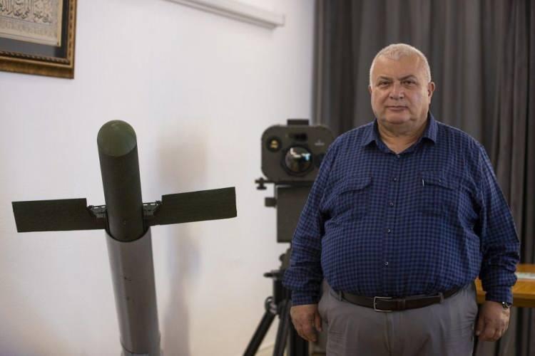 <p>Canlı, öncelikli hedeflerinin silahlı drone ve İHA'ları düşürmek olduğunu ancak ihtiyaca göre harp başlığı değiştirilerek Fedai'nin anti-tank, anti-personel bir savunma sistemi ya da kendisi saldırı yapabilen bir araç olarak kullanılabileceğini dile getirdi.</p>