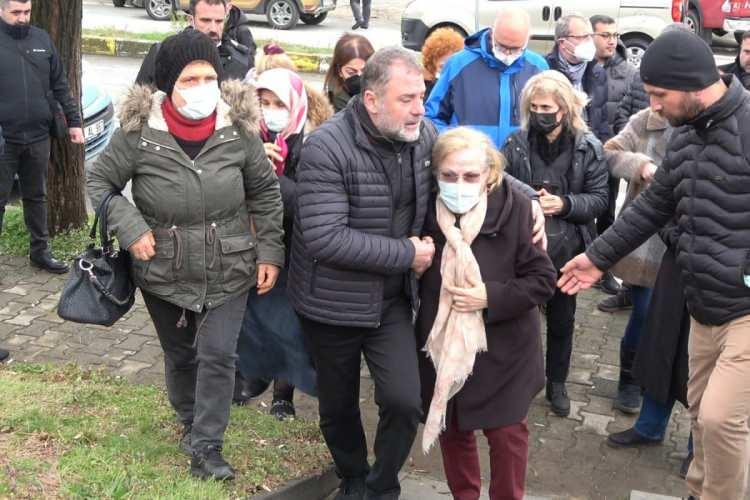 <p>Evdeyken onlar çıkmadan önce kavga ettiğimi ve başımın belada olduğunu söylemiştim. Sonrasında polisler bizi yakalandı. Zaten ben bir gün sonra teslim olacaktım. Teslim olmamdaki sebep daha önce böyle bir durumda bulunmadım, ne yapacağımız bilemedim. Medya baskısından dolayı ürktüm, biraz vakit geçirip medya baskısı azalınca teslim olmak istemiştim" ifadelerini kullandığı öğrenildi.</p>

<p> </p>
