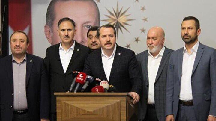 <p>Memur-Sen Konfederasyonundan, kamu çalışanlarının 3600 ek gösterge düzenlemesiyle ilgili komisyon çalışmalarının devam ettiği süreçte Memur-Sen ile Çalışma ve Sosyal Güvenlik Bakanlığı tarafından yapılacak açıklamalar haricindeki sözde taslak, gerçek dışı beyan ve haberlere itibar edilmemesi çağrısı yapıldı.</p>