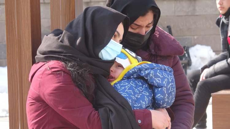<p>Oflaz, doktorların müdahalesine rağmen dün yaşamını yitirdi. Oflaz'ın cenazesi bugün, Hacı Veyis Camisi'ne getirildi. Arkadaşları, Oflaz'ın tabutunun üzerine Beşiktaş forması koydu. </p>
